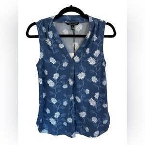 41 Hawthorn Blue Floral Slinky Sleeveless V-Neck Blouse Top Sz Small Petite NWT